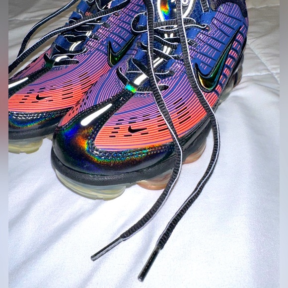 NikeVaporMax360. W size 6.5. Multi color, iridescent great condition shoes. π©· - Picture 13 of 16